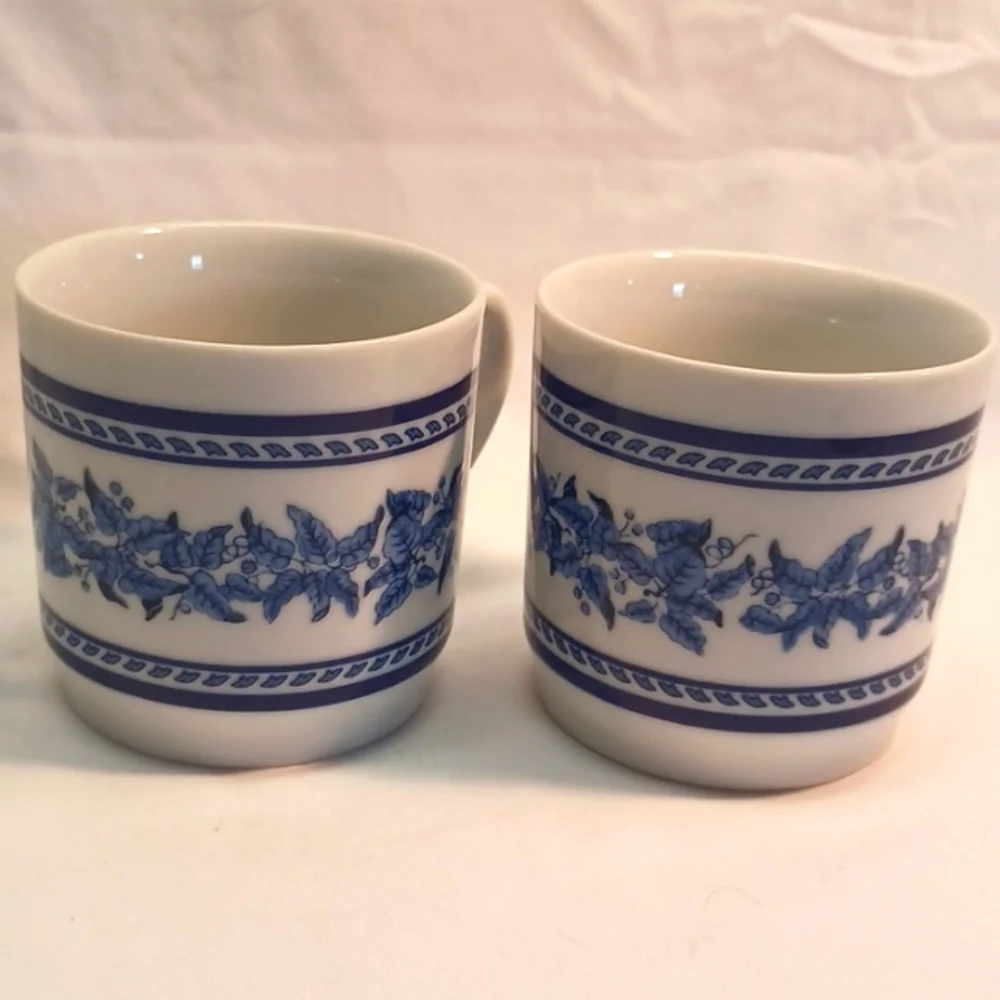 Set of 2 Williams-Sonoma Blue and White Leaf Band Mugs.